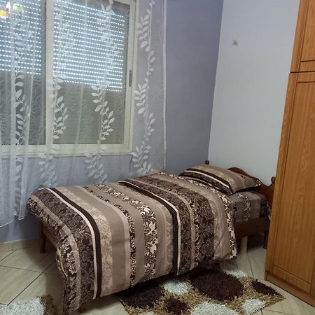 Flodril Appartment Durres Bagian luar foto