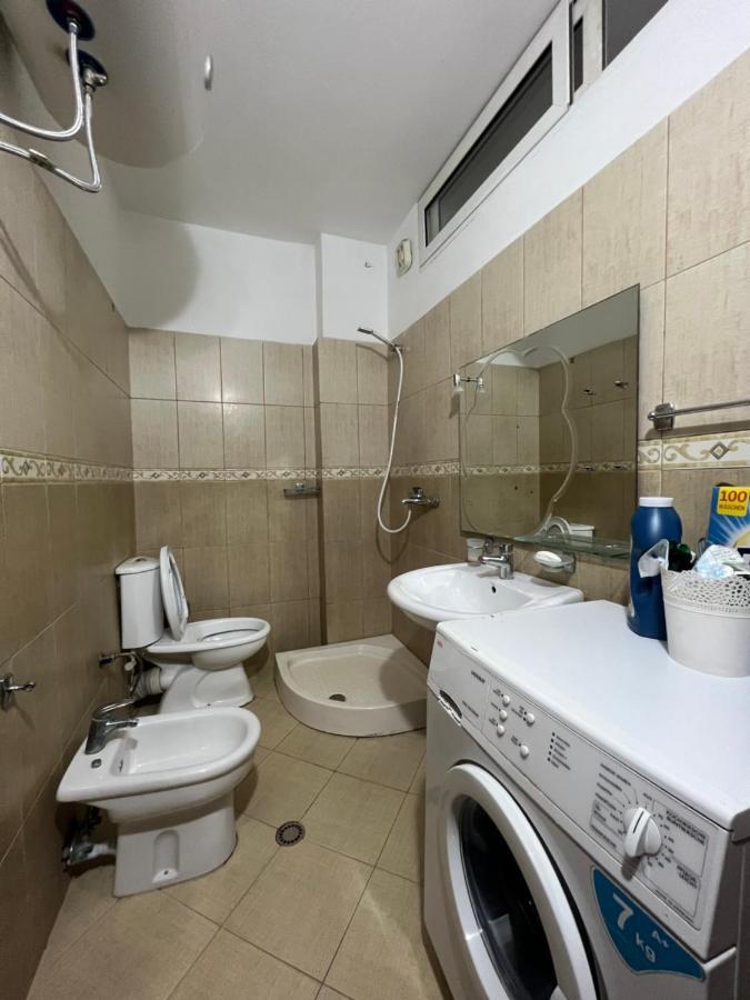 Flodril Appartment Durres Bagian luar foto